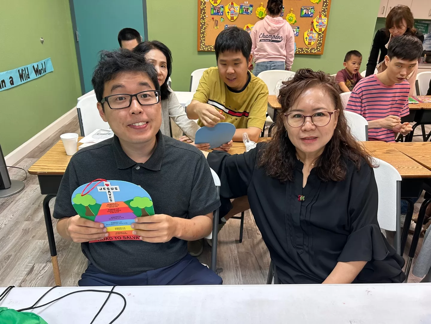 그들이 면류관의 보석 같이 여호와의 땅에 빛나리로다