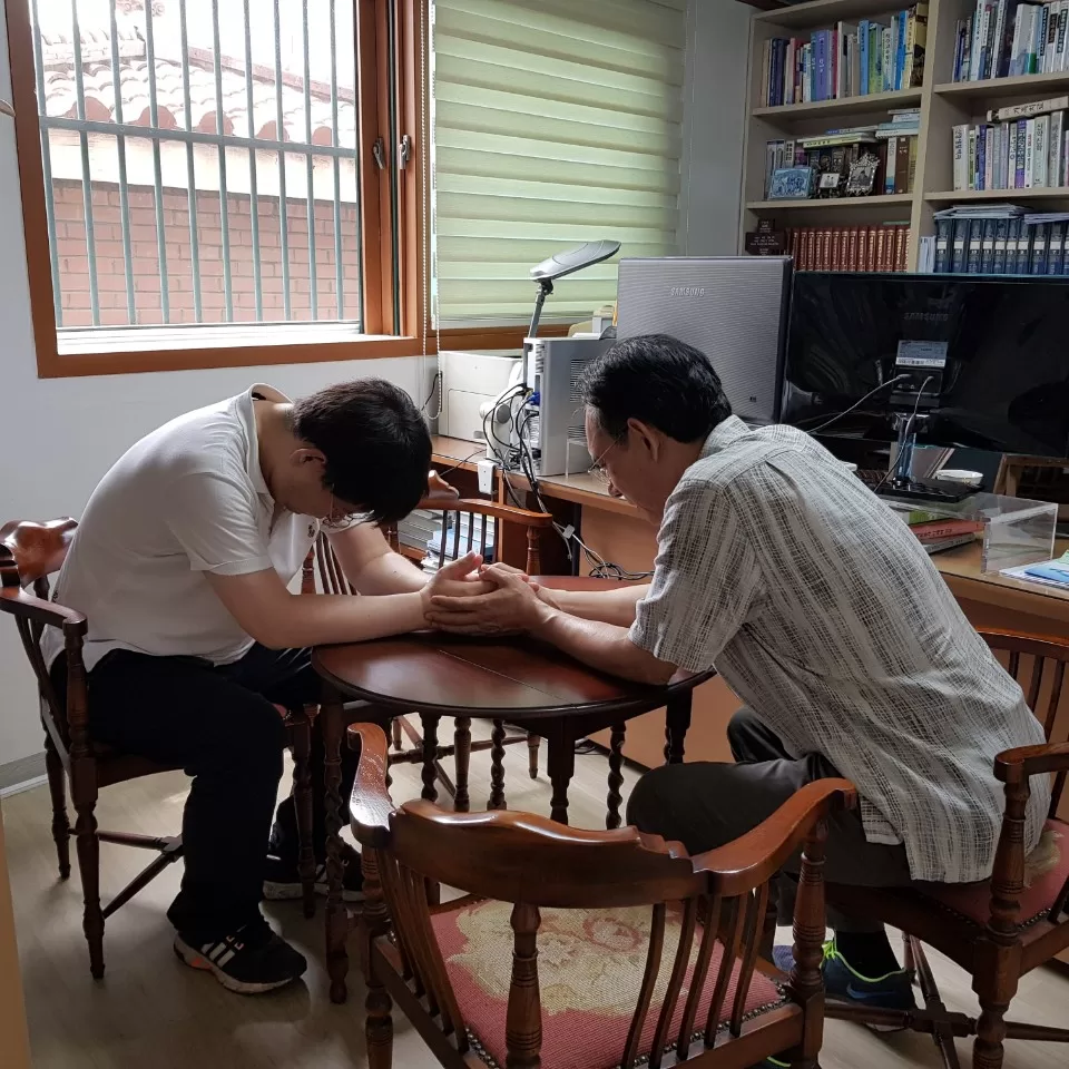기이한 도우심을 얻어 강성하여짐이더라